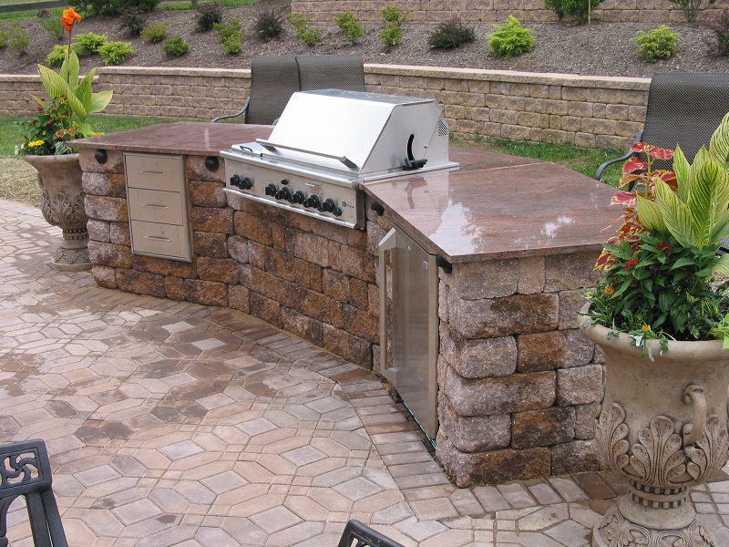 What Your Outdoor Kitchen Contractor Wants You to Consider ...